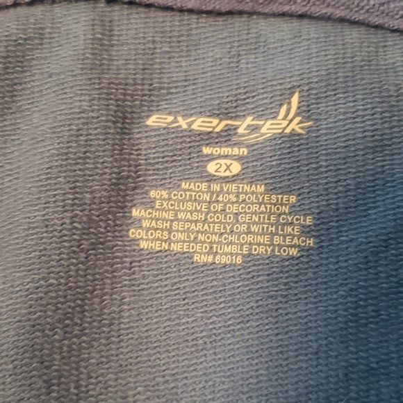 Sweatshirt. - Picture 2 of 3